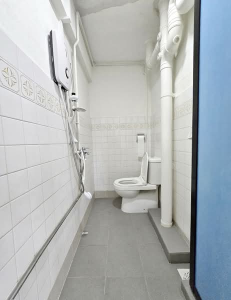 34 Jalan Bahagia, 34 Jalan Bahagia, 2 Bedrooms, 603 sqft, HDB Flat For Sale, by Adrian Tan, 500161668 - Bathroom - PropertyGuru.com.sg