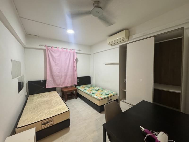 720 Ang Mo Kio Avenue 6, 720 Ang Mo Kio Avenue 6, 2 Bedrooms, 730 sqft, HDB Flat For Rent, by Roger Lim S.P, 500161678 - Bedroom - PropertyGuru.com.sg