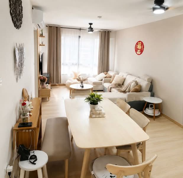 479B Yishun Street 42, 479B Yishun Street 42, 3 Bedrooms, 1,001 sqft, HDB Flat For Sale, by Amelia Ding Pei Yi, 500161679 - Living Room - PropertyGuru.com.sg