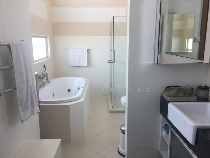 Namly Crescent, Namly Crescent, 5 Bedrooms, 4,400 sqft, Semi-Detached House For Rent, by Marilyn Yee, 500161688 - Master bathroom - PropertyGuru.com.sg