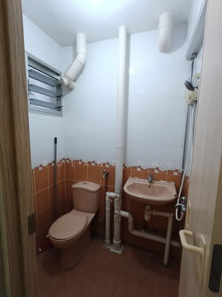117 Ang Mo Kio Avenue 4, 117 Ang Mo Kio Avenue 4, Room Rental, 200 sqft, HDB Flat For Rent, by Roland Ong, 500161700 - Bathroom - PropertyGuru.com.sg