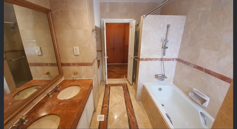 Leonie Condotel, 2 Leonie Hill Road, 4 Bedrooms, 2,770 sqft, Condominium For Rent, by Ray Lim, 500161706 - Bathroom - PropertyGuru.com.sg