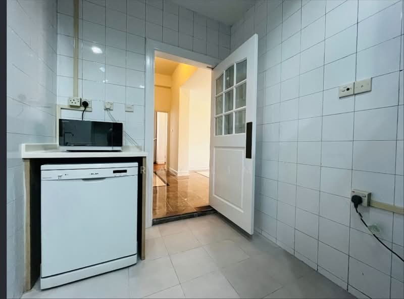 Leonie Condotel, 2 Leonie Hill Road, 4 Bedrooms, 2,980 sqft, Condominium For Rent, by Ray Lim, 500161712 - Kitchen - PropertyGuru.com.sg
