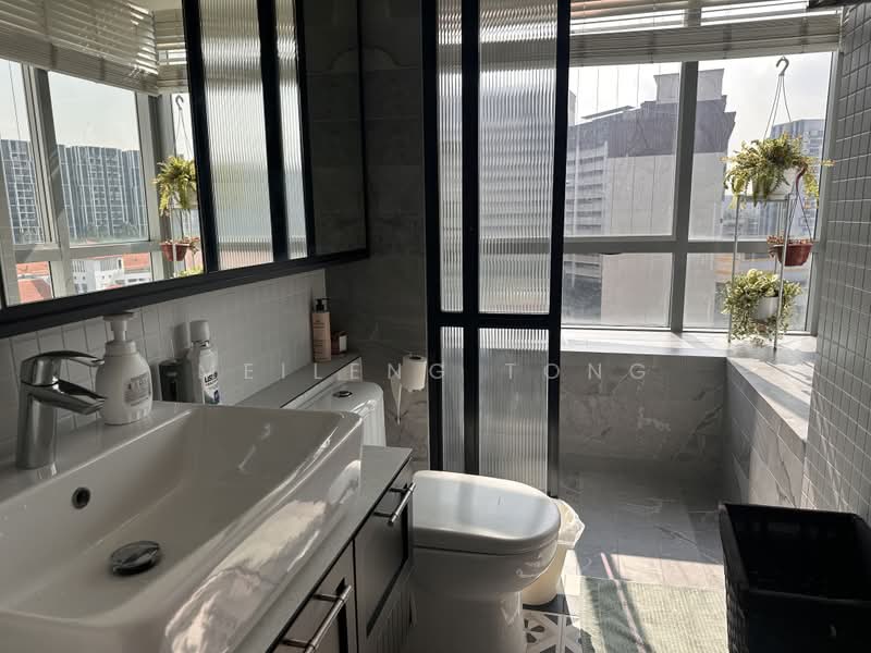 Oasis Garden, 51 Jalan Bunga Rampai, 3 Bedrooms, 1,227 sqft, Condominium For Sale, by Meileng Tong, 500161724 - Master Bathroom - PropertyGuru.com.sg