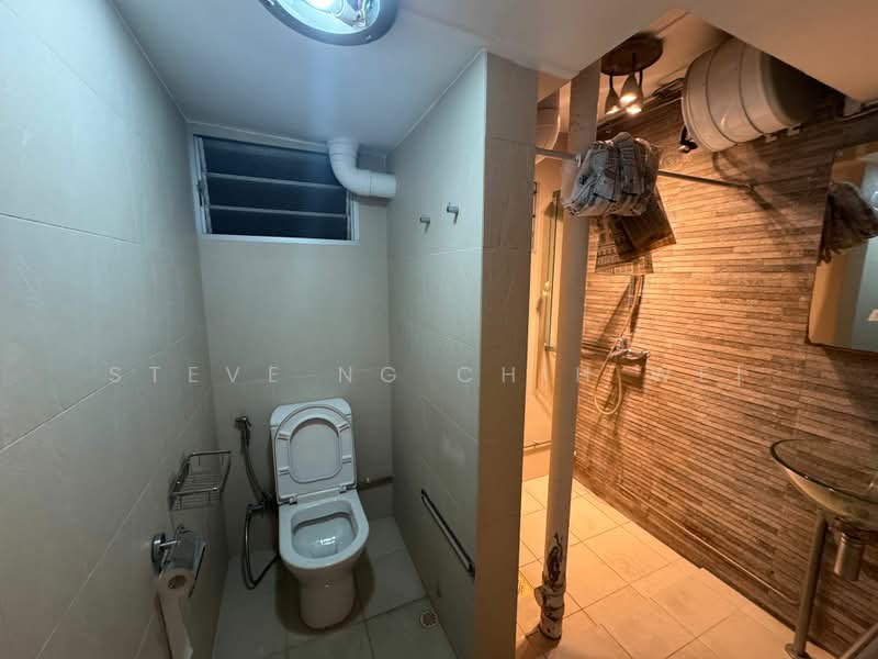 4 Tanjong Pagar Plaza, 4 Tanjong Pagar Plaza, 2 Bedrooms, 635 sqft, HDB Flat For Sale, by Steve Ng Chih Wei, 500161734 - Bathroom - PropertyGuru.com.sg