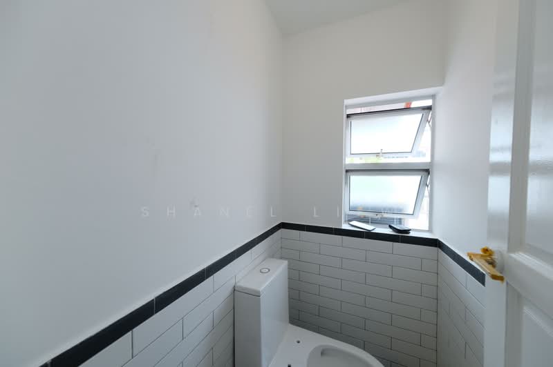 Opera estate Terrace Near Bedok MRT | Move-In Ready for rent, Opera estate | Dido street | Terrace | Chai Chee | Bedok MRT, 4 Bedrooms, 2,500 sqft, Terraced House For Rent, by Shanel Liew, 500161748 - Bathroom - PropertyGuru.com.sg