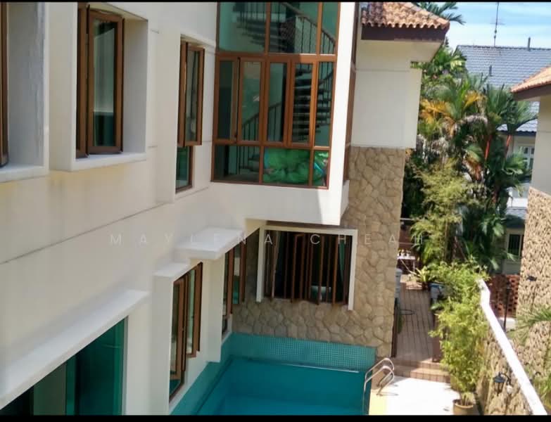 Henry Park Holland Rd D10 Freehold Bungalow, Off Holland Road, 6 Bedrooms, 6,000 sqft, Detached House For Sale, by Maylena Cheah, 500161762 - Exterior - PropertyGuru.com.sg