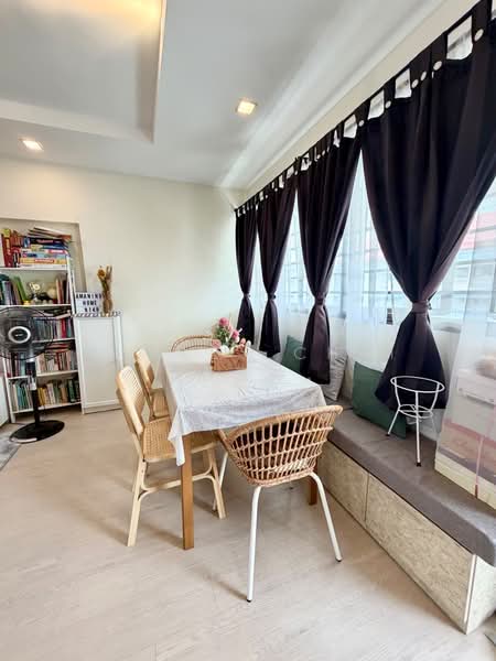 276 Tampines Street 22, 276 Tampines Street 22, 3 Bedrooms, 1,141 sqft, HDB Flat For Rent, by Ashley Chai 蔡忝玲, 500161769 - Dining Room - PropertyGuru.com.sg
