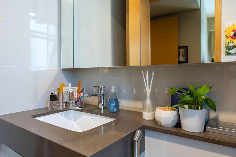 Hedges Park Condominium, 71 Flora Drive, 2 Bedrooms, 764 sqft, Condominium For Sale, by Khalid Alsree, 500161777 - Bathroom - PropertyGuru.com.sg