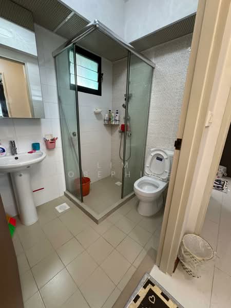 817A Keat Hong Link, 817A Keat Hong Link, 3 Bedrooms, 990 sqft, HDB Flat For Rent, by Lim Josephine, 500161786 - Bathroom - PropertyGuru.com.sg