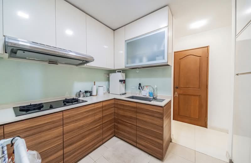 Eastern Lagoon II, 200 Upper East Coast Road, 3 Bedrooms, 1,378 sqft, Condominium For Sale, by Alicia Chia, 500161790 - Kitchen - PropertyGuru.com.sg