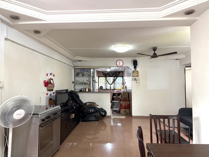235 Bukit Batok East Avenue 5, 235 Bukit Batok East Avenue 5, 3 Bedrooms, 1,001 sqft, HDB Flat For Sale, by Thiru P, 500161796 - Living Room - PropertyGuru.com.sg