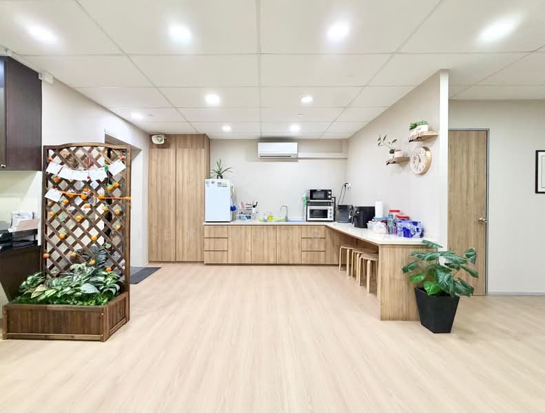 T-Space, 1 Tampines North Drive 1, Pasir Ris / Tampines, 19,063 sqft, Factory / Workshop (B2) For Sale, by Chek Meng Tan, 500161802 - Level 1 Pantry & Lift Landing - CommercialGuru.com.sg