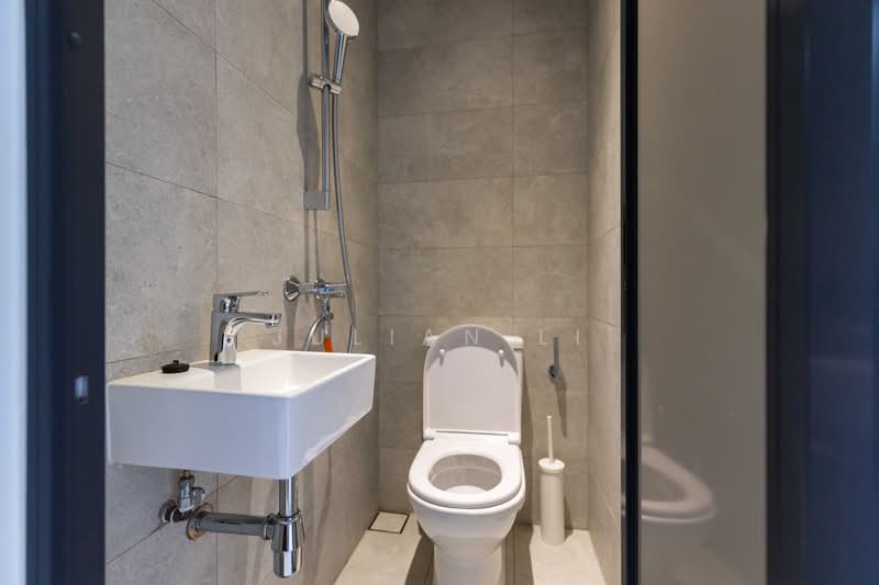 Leedon Green, 28 Leedon Heights, 4 Bedrooms, 1,744 sqft, Condominium For Rent, by Julian Li, 500161810 - Bathroom - PropertyGuru.com.sg