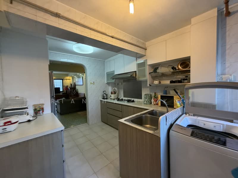 235 Lorong 8 Toa Payoh, 235 Lorong 8 Toa Payoh, 3 Bedrooms, 700 sqft, HDB Flat For Sale, by Brian Hafiz Koh, 500161812 - Kitchen - PropertyGuru.com.sg