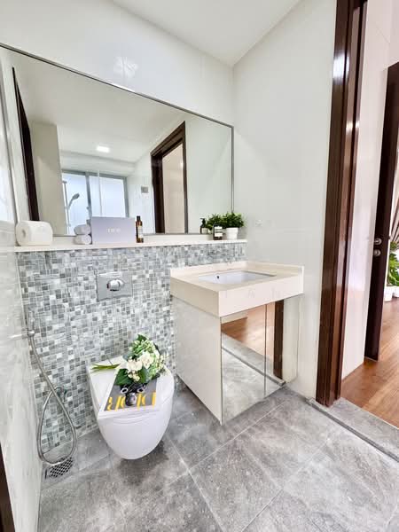 The Mercury, 38 Shanghai Road, 2 Bedrooms, 635 sqft, Condominium For Sale, by Elna Tan, 500161823 - Bathroom - PropertyGuru.com.sg