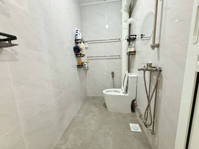 617 Ang Mo Kio Avenue 4, 617 Ang Mo Kio Avenue 4, 4 Bedrooms, 1,431 sqft, HDB Flat For Rent, by Hazel Boey, 500161829 - Bathroom - PropertyGuru.com.sg