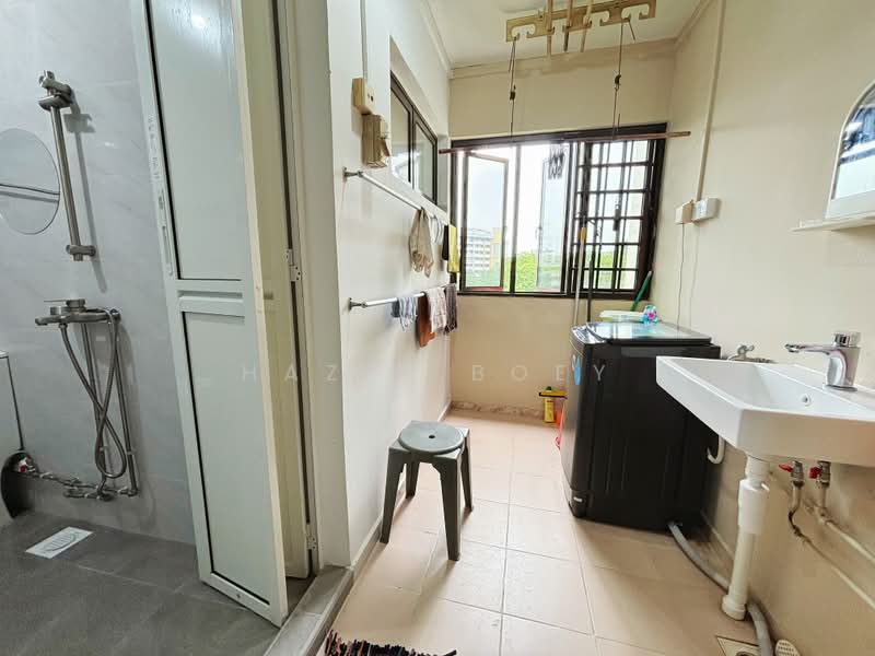 617 Ang Mo Kio Avenue 4, 617 Ang Mo Kio Avenue 4, 4 Bedrooms, 1,431 sqft, HDB Flat For Rent, by Hazel Boey, 500161829 - Bathroom - PropertyGuru.com.sg