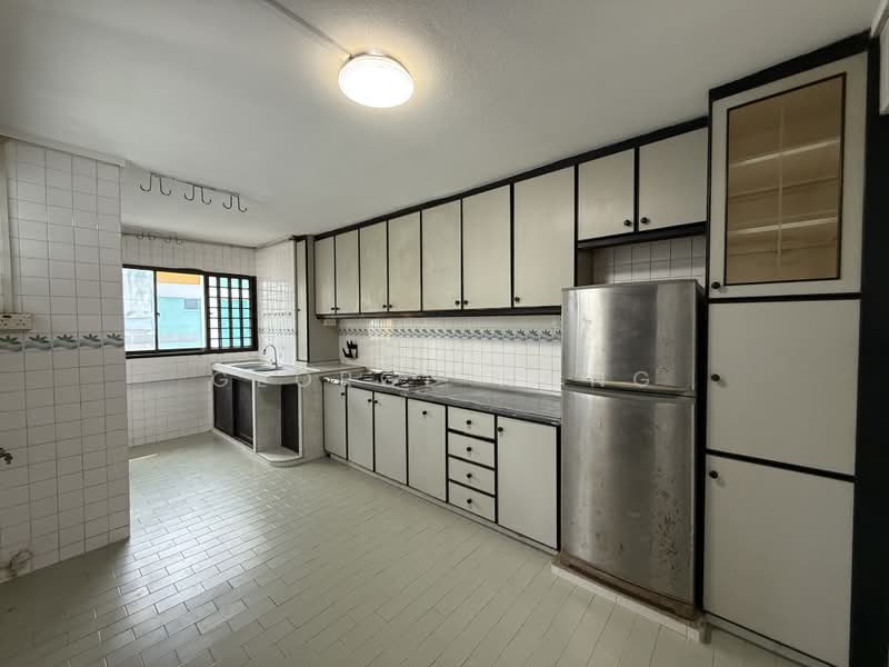165 Woodlands Street 13, 165 Woodlands Street 13, 3 Bedrooms, 1,302 sqft, HDB Flat For Sale, by George Wong, 500161831 - Kitchen - PropertyGuru.com.sg