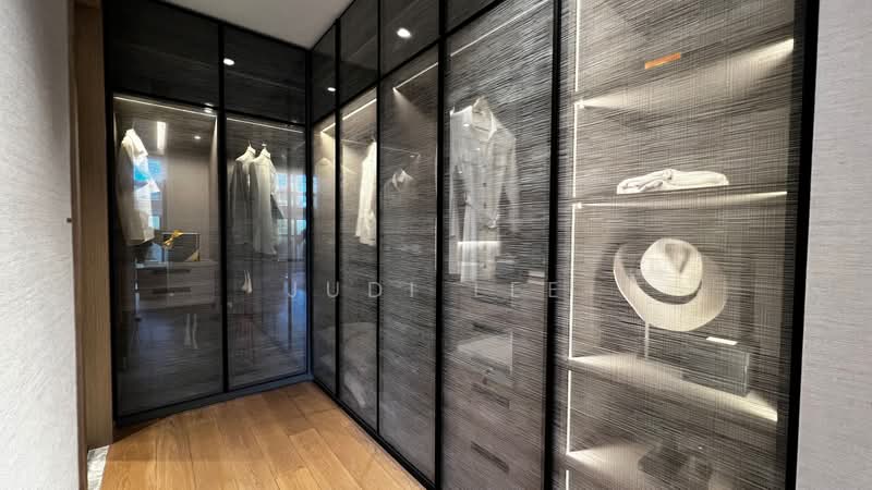 Watten House, 38 Shelford Road, 5 Bedrooms, 2,368 sqft, Condominium For Sale, by Judi Lee, 500161844 - Walk in wardrobe  - PropertyGuru.com.sg