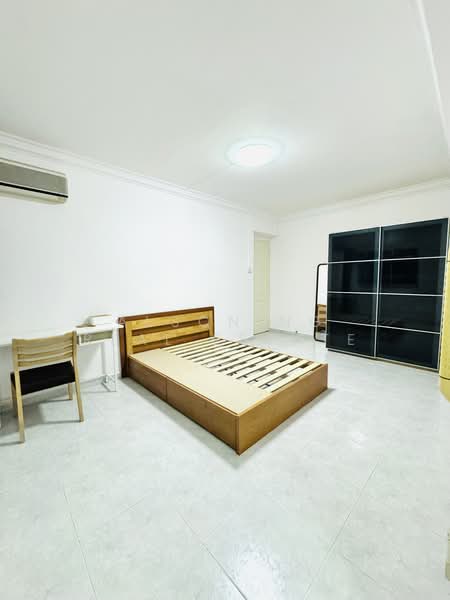 357 Tampines Street 33, 357 Tampines Street 33, Room Rental, 1,313 sqft, HDB Flat For Rent, by Alson Ng Real Estate, 500161847 - Master Bedroom - PropertyGuru.com.sg