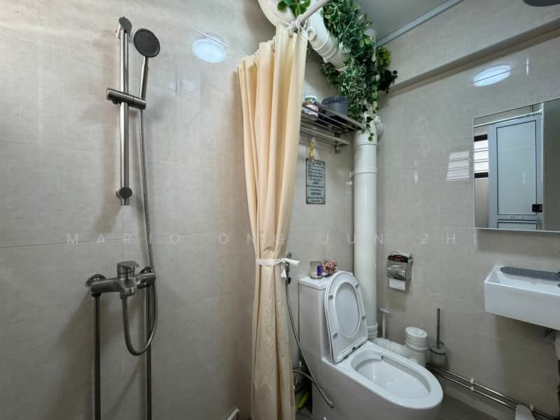 451 Hougang Avenue 10, 451 Hougang Avenue 10, Room Rental, 150 sqft, HDB Flat For Rent, by Mario Ong Jun Zhi, 500161863 - Bathroom - PropertyGuru.com.sg