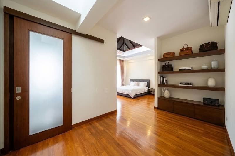 Semi Detached Jalan Remis for rent. Quiet enclave. Swimming pool. 4Bedroom, 4Bed + Helper room| 5 bath | Granny room | Swimming Pool | Park 1 car, 4 Bedrooms, 5,000 sqft, Semi-Detached House For Rent, by Shanel Liew, 500161880 - Bedroom - PropertyGuru.com.sg