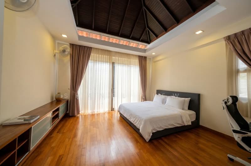 Semi Detached Jalan Remis for rent. Quiet enclave. Swimming pool. 4Bedroom, 4Bed + Helper room| 5 bath | Granny room | Swimming Pool | Park 1 car, 4 Bedrooms, 5,000 sqft, Semi-Detached House For Rent, by Shanel Liew, 500161880 - Bedroom - PropertyGuru.com.sg