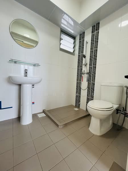 312C Clementi Avenue 4, 312C Clementi Avenue 4, 3 Bedrooms, 1,001 sqft, HDB Flat For Sale, by Sunny Ang, 500161892 - Bathroom - PropertyGuru.com.sg