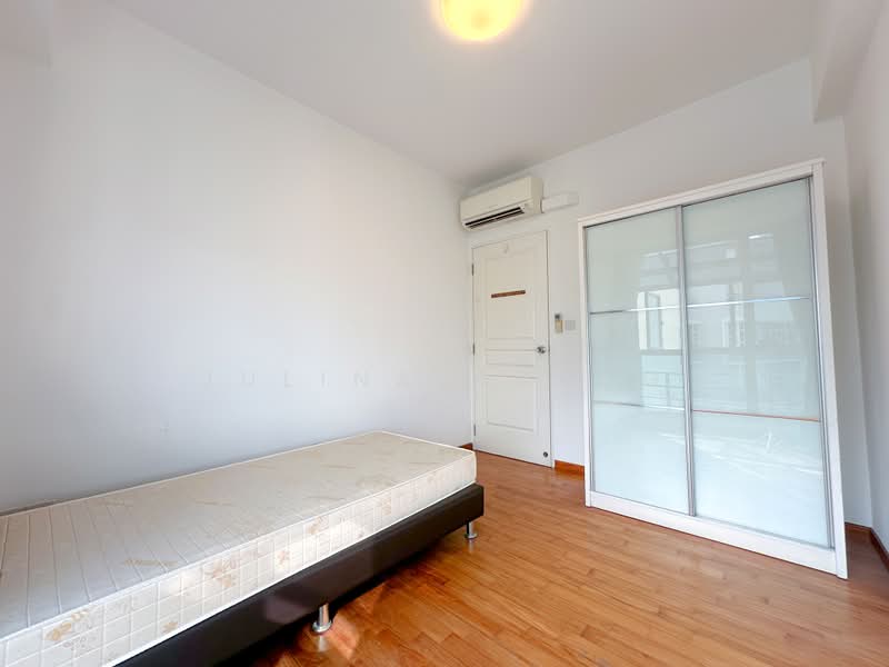 195D Punggol Road, 195D Punggol Road, 3 Bedrooms, 968 sqft, HDB Flat For Sale, by Julina Huang, 500161898 - Bedroom - PropertyGuru.com.sg