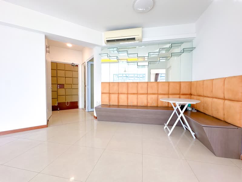 195D Punggol Road, 195D Punggol Road, 3 Bedrooms, 968 sqft, HDB Flat For Sale, by Julina Huang, 500161898 - Living Room - PropertyGuru.com.sg