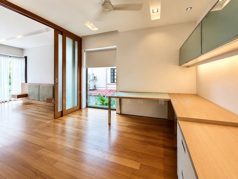 ⭐️MODERN DESIGN SEMI-D WITH POOL | WITHIN 1KM OF HENRY PARK PRIMARY SCH | NEAR BUS STOPS & MARKET⭐️, Moonbeam Walk Mount Sinai Grove Holland Jalan Kebaya Jelita Tenang Istimewa Maryland Ming Teck Greenleaf Sixth Haji Alias Namly Coronation Lim Tai See Allamanda Ampang Sian Tuan Hua Guan Lantana Lemon Lasia Lotus Lily Maple Cypress Fir Redwood Elm, 7 Bedrooms, 4,200 sqft, Semi-Detached House For Sale, by Damian Tan 陈係赈, 500161927 - Master Bedroom w/ Study - PropertyGuru.com.sg