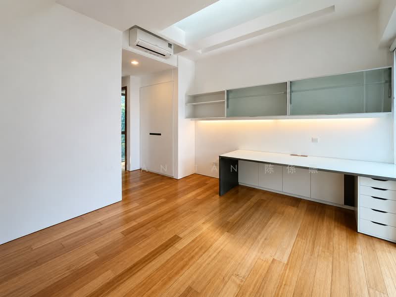 ⭐️MODERN DESIGN SEMI-D WITH POOL | WITHIN 1KM OF HENRY PARK PRIMARY SCH | NEAR BUS STOPS & MARKET⭐️, Moonbeam Walk Mount Sinai Grove Holland Jalan Kebaya Jelita Tenang Istimewa Maryland Ming Teck Greenleaf Sixth Haji Alias Namly Coronation Lim Tai See Allamanda Ampang Sian Tuan Hua Guan Lantana Lemon Lasia Lotus Lily Maple Cypress Fir Redwood Elm, 7 Bedrooms, 4,200 sqft, Semi-Detached House For Sale, by Damian Tan 陈係赈, 500161927 - Bedroom - PropertyGuru.com.sg