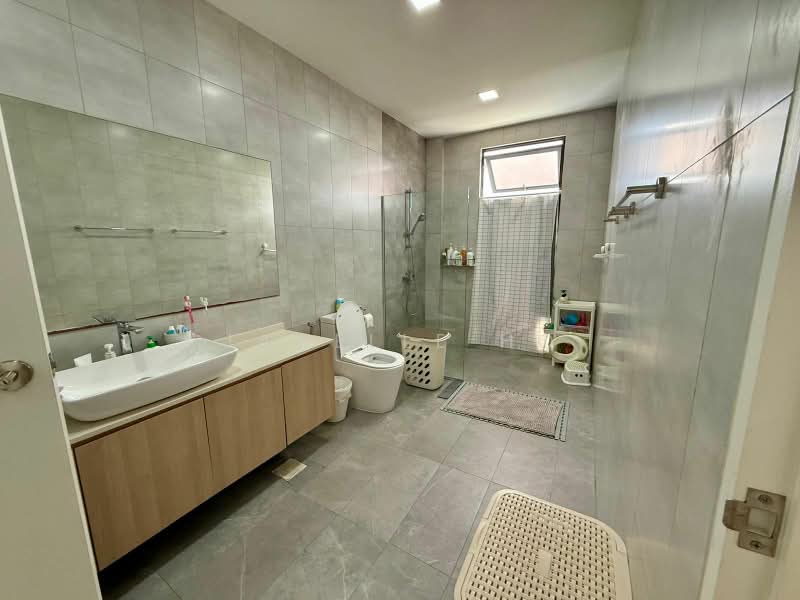 Charming 3-Sty, Excellent Move-in & Wide Frontage with Lift!, East View Garden/Upper Changi/Simei/Meragi/Pelatok, 6 Bedrooms, 4,700 sqft, Terraced House For Sale, by Janelle Ho, 500161929 - Bathroom - PropertyGuru.com.sg