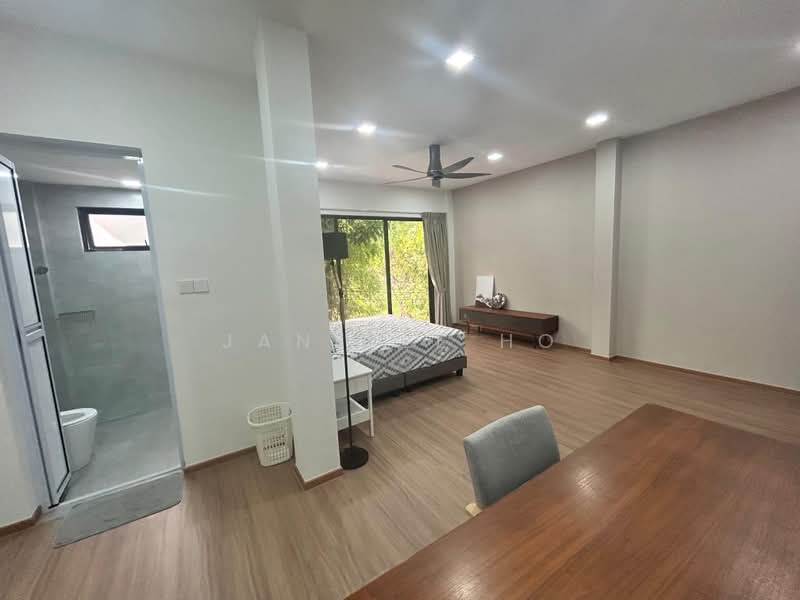 Charming 3-Storeys, Excellent Move-in & Wide Frontage with Lift!, East View Garden/Upper Changi/Simei/Meragi/Pelatok, 6 Bedrooms, 4,700 sqft, Terraced House For Sale, by Janelle Ho, 500161929 - Bedroom - PropertyGuru.com.sg