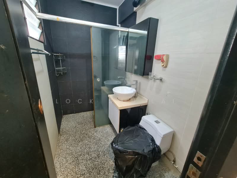 112 Simei Street 1, 112 Simei Street 1, 3 Bedrooms, 1,313 sqft, HDB Flat For Sale, by Lock Sau Lai, 500161930 - Bathroom - PropertyGuru.com.sg