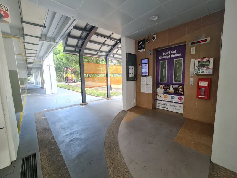 112 Simei Street 1, 112 Simei Street 1, 3 Bedrooms, 1,313 sqft, HDB Flat For Sale, by Lock Sau Lai, 500161930 - Corridor - PropertyGuru.com.sg