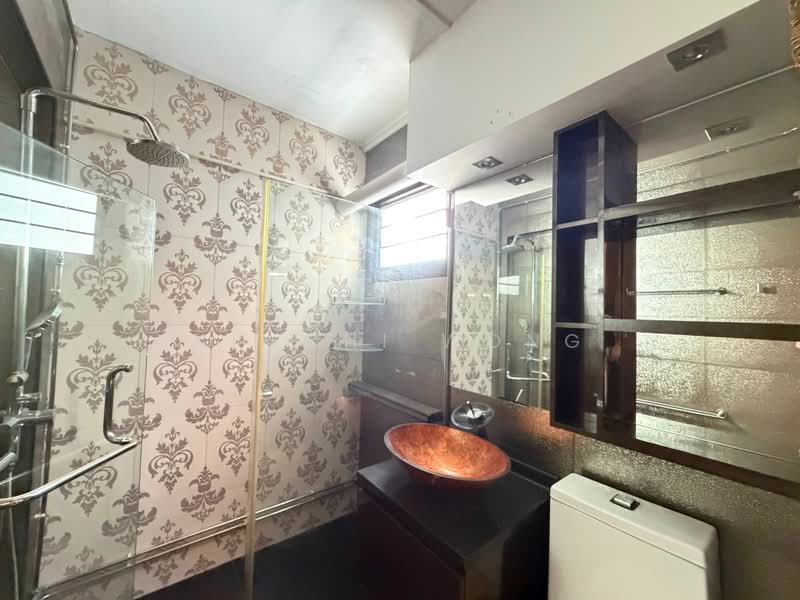 273 Tampines Street 22, 273 Tampines Street 22, 2 Bedrooms, 785 sqft, HDB Flat For Sale, by Kimchi Wong, 500161933 - Bathroom - PropertyGuru.com.sg