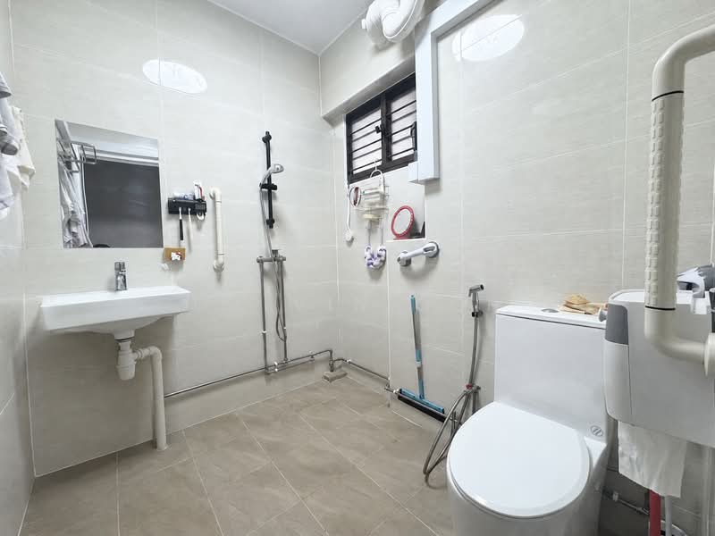 714 Jurong West Street 71, 714 Jurong West Street 71, 4 Bedrooms, 1,614 sqft, HDB Flat For Sale, by Calvin Goh, 500161934 - Bathroom - PropertyGuru.com.sg