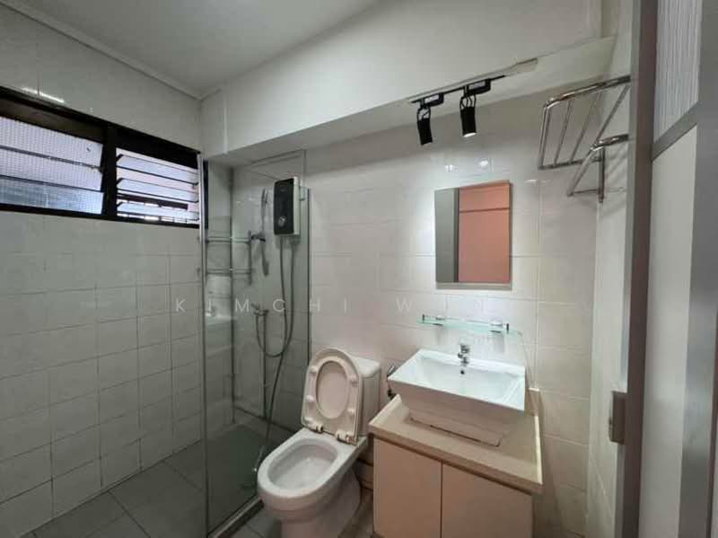 346 Kang Ching Road, 346 Kang Ching Road, 3 Bedrooms, 1,098 sqft, HDB Flat For Rent, by Kimchi Wong, 500161940 - Bathroom - PropertyGuru.com.sg