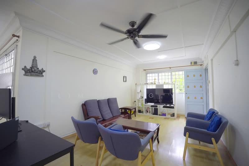 339 Jurong East Avenue 1, 339 Jurong East Avenue 1, 3 Bedrooms, 1,119 sqft, HDB Flat For Sale, by Lim Guang Yi, 500161941 - Living Room - PropertyGuru.com.sg
