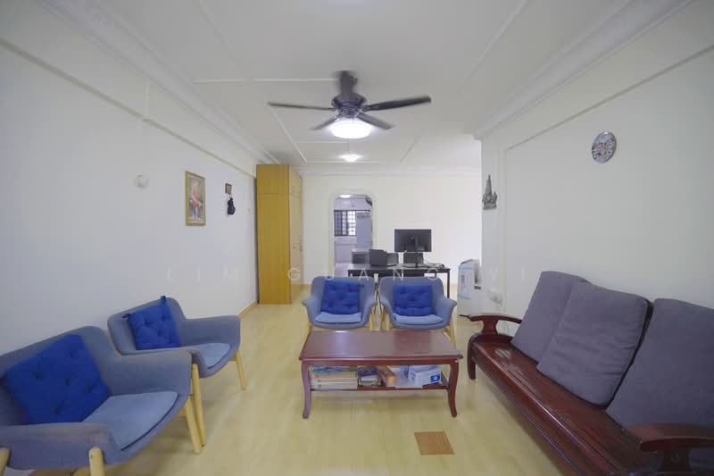 339 Jurong East Avenue 1, 339 Jurong East Avenue 1, 3 Bedrooms, 1,119 sqft, HDB Flat For Sale, by Lim Guang Yi, 500161941 - Living Room - PropertyGuru.com.sg