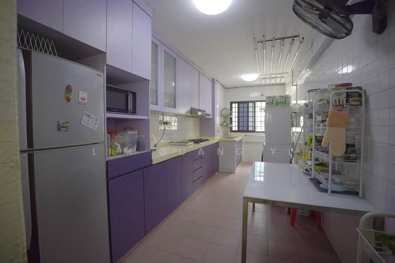 339 Jurong East Avenue 1, 339 Jurong East Avenue 1, 3 Bedrooms, 1,119 sqft, HDB Flat For Sale, by Lim Guang Yi, 500161941 - Kitchen - PropertyGuru.com.sg