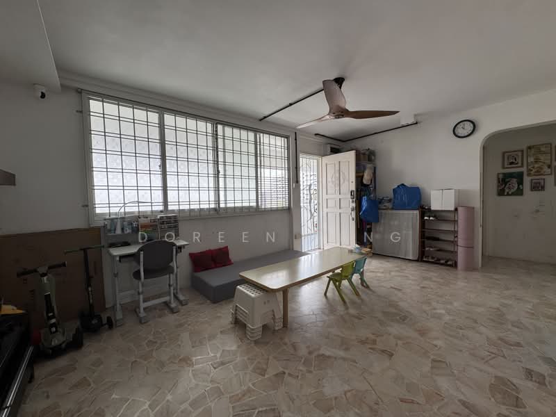 690 Hougang Street 61, 690 Hougang Street 61, 3 Bedrooms, 904 sqft, HDB Flat For Sale, by Doreen Heng, 500161942 - Living Room - PropertyGuru.com.sg