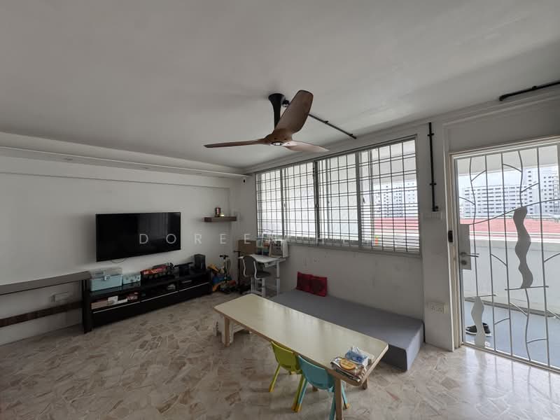 690 Hougang Street 61, 690 Hougang Street 61, 3 Bedrooms, 904 sqft, HDB Flat For Sale, by Doreen Heng, 500161942 - Living Room - PropertyGuru.com.sg