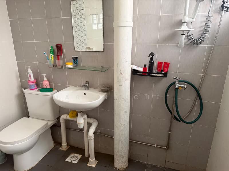 447 Jurong West Street 42, 447 Jurong West Street 42, 1 Bedroom, 150 sqft, HDB Flat For Rent, by Mar Inn Chee, 500161948 - Bathroom - PropertyGuru.com.sg