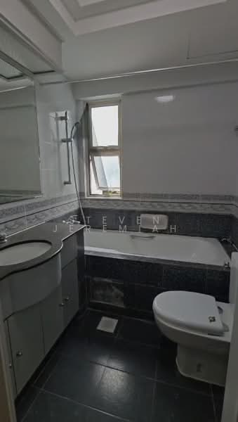 Royal Palm Mansions, 330 Pasir Panjang Road, 4 Bedrooms, 1,227 sqft, Condominium For Rent, by Steven Jeremiah, 500161966 - Bathroom - PropertyGuru.com.sg