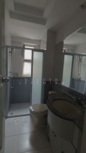 Royal Palm Mansions, 330 Pasir Panjang Road, 4 Bedrooms, 1,227 sqft, Condominium For Rent, by Steven Jeremiah, 500161966 - Bathroom - PropertyGuru.com.sg