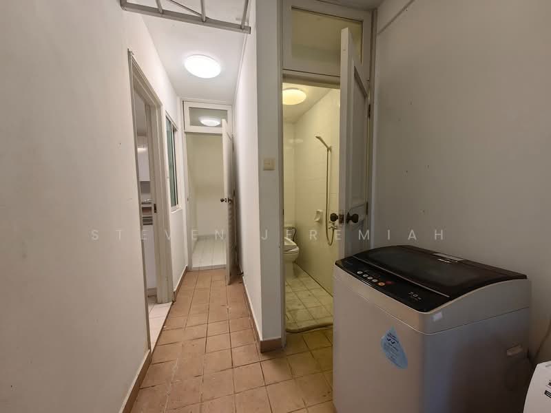 Royal Palm Mansions, 330 Pasir Panjang Road, 3 Bedrooms, 1,238 sqft, Condominium For Rent, by Steven Jeremiah, 500161966 - Bathroom - PropertyGuru.com.sg