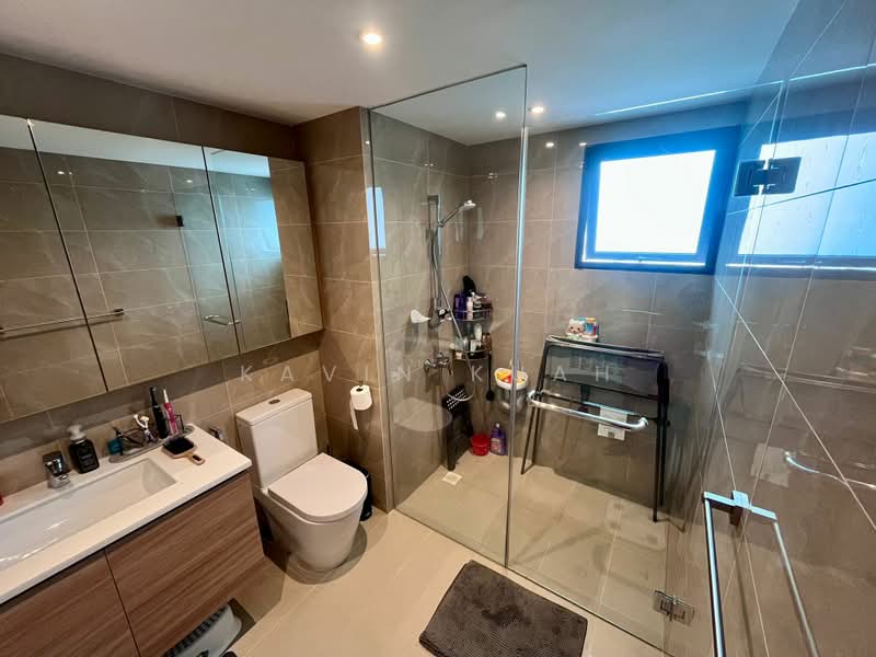 Treasure at Tampines, 35 Tampines Lane, 4 Bedrooms, 1,345 sqft, Condominium For Sale, by Kavin Kuah, 500161971 - Bathroom - PropertyGuru.com.sg